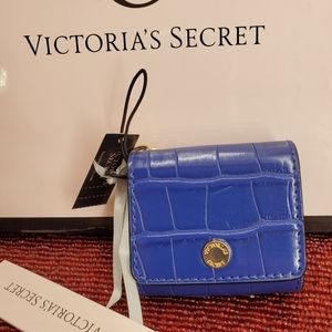 Victoria’s Secret Wireless Earbud Case in Sapphire Croc (C26)**